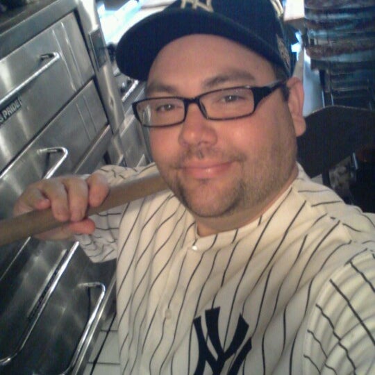 2/5/2013 tarihinde Frankie G.ziyaretçi tarafından Manhattan Pizzeria'de çekilen fotoğraf