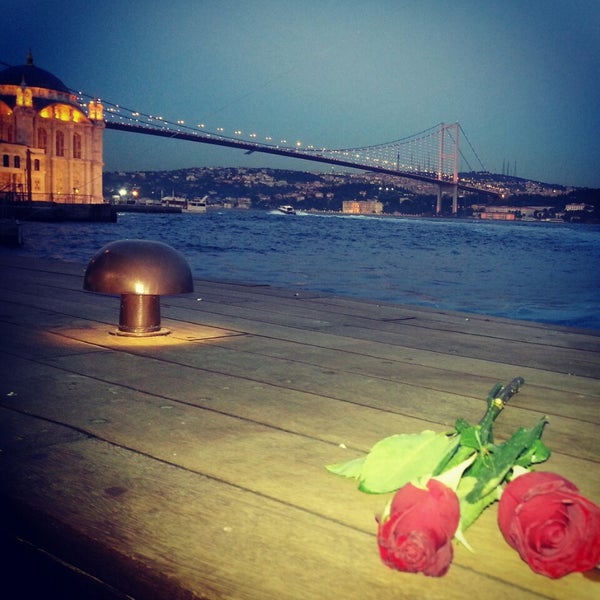 Photo prise au Cruise Lounge Bar at Radisson Blu Bosphorus Hotel par Şeyma I. le6/14/2014