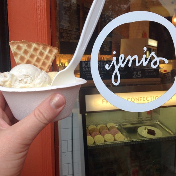 Photo prise au Jeni&#39;s Splendid Ice Creams par Jennifer M. le10/4/2013