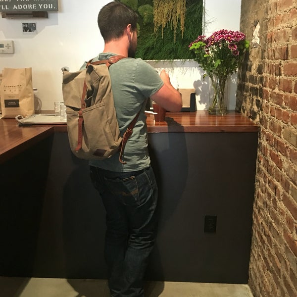 Foto tirada no(a) Plowshares Coffee Bloomingdale por Mat R. em 6/29/2016