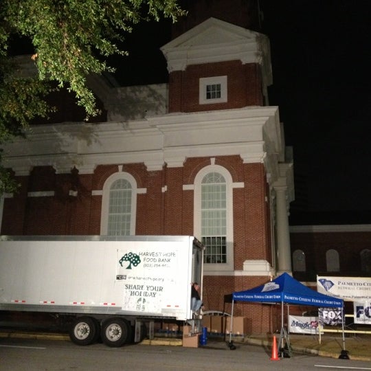 Foto diambil di First Baptist Church oleh Liz R. pada 11/28/2012