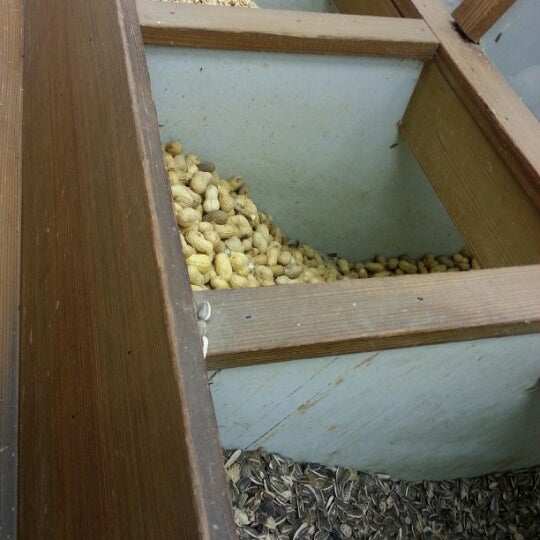 Fotos en Pet World Warehouse Outlet 2410 E Moreland Blvd