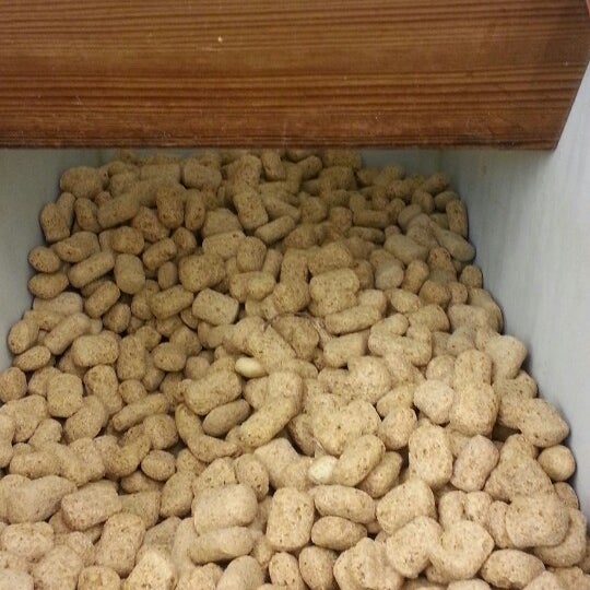 Fotos en Pet World Warehouse Outlet 2410 E Moreland Blvd