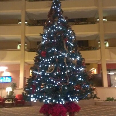 รูปภาพถ่ายที่ University Plaza Hotel And Convention Center Springfield โดย TheKGenius เมื่อ 11/29/2012