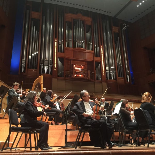 รูปภาพถ่ายที่ Morton H. Meyerson Symphony Center โดย Edsel L. เมื่อ 10/6/2018