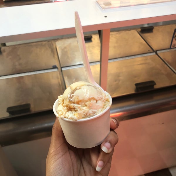 11/21/2019 tarihinde Kendal C.ziyaretçi tarafından Swensen&#39;s Ice Cream'de çekilen fotoğraf