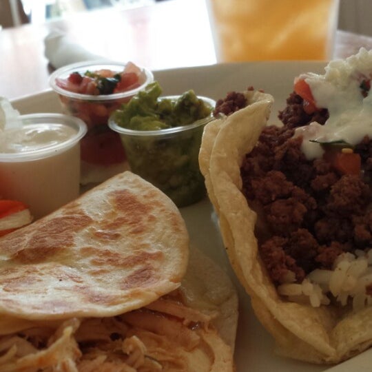 Das Foto wurde bei La Palapa, Mexican Cuisine &amp; Mezcal Bar von Judy am 6/20/2014 aufgenommen