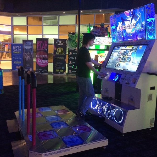Photo taken at Dave &amp; Buster&#39;s by Shannon C. on 7/20/2016