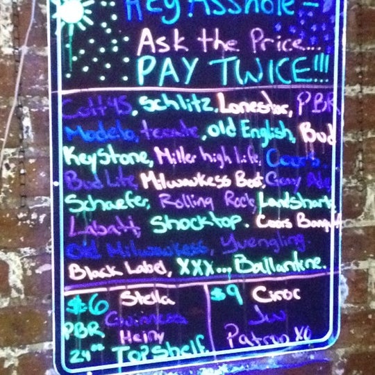 Photo prise au The $3 Tavern par Andrew N. le9/15/2012