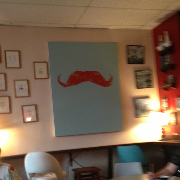 5/11/2013 tarihinde Romi A.ziyaretçi tarafından Cafe Mustache'de çekilen fotoğraf