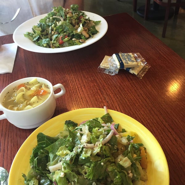 8/8/2015 tarihinde Laureen H.ziyaretçi tarafından Salad Express'de çekilen fotoğraf