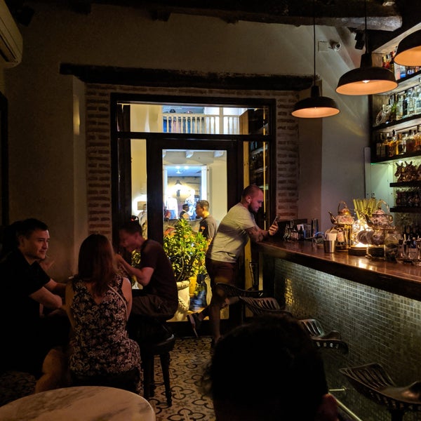 Foto tomada en EL BARÓN - Café &amp; Liquor Bar  por Jen G. el 9/24/2019