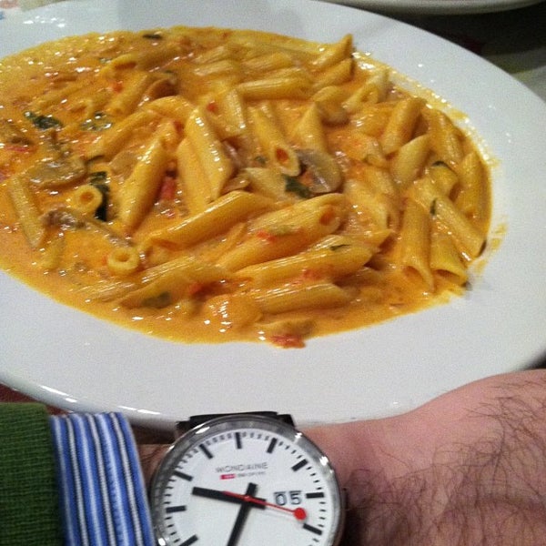 4/6/2013에 Sameer님이 Napoli Pizza &amp; Pasta에서 찍은 사진