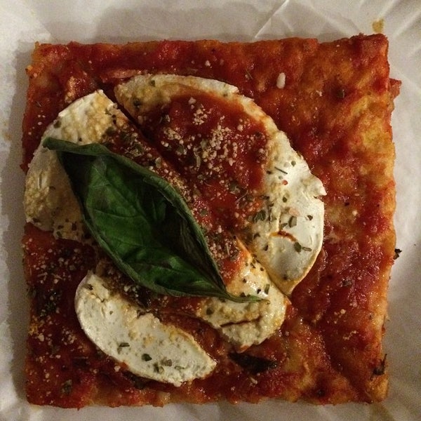 Foto scattata a Napoli Pizza &amp; Pasta da Sameer il 1/24/2015