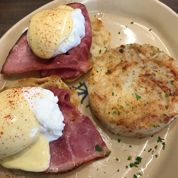 Photo taken at Snooze, an A.M. Eatery by Lisa K. on 1/30/2019