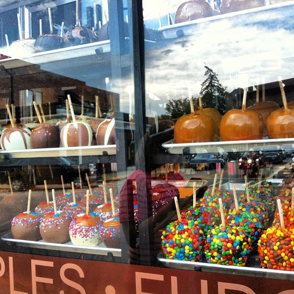Photo taken at Amy&#39;s Candy Kitchen &amp; Gourmet Caramel Apples by Mikell L. on 6/27/2013