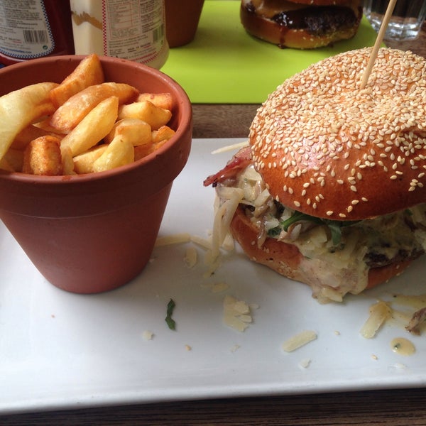 Probably one of the best burgers in bxl - I had the one with mushrooms and truffle oil and it was divine :) not the best fries - could be improved for BE standards; the burger taste compensates tho!