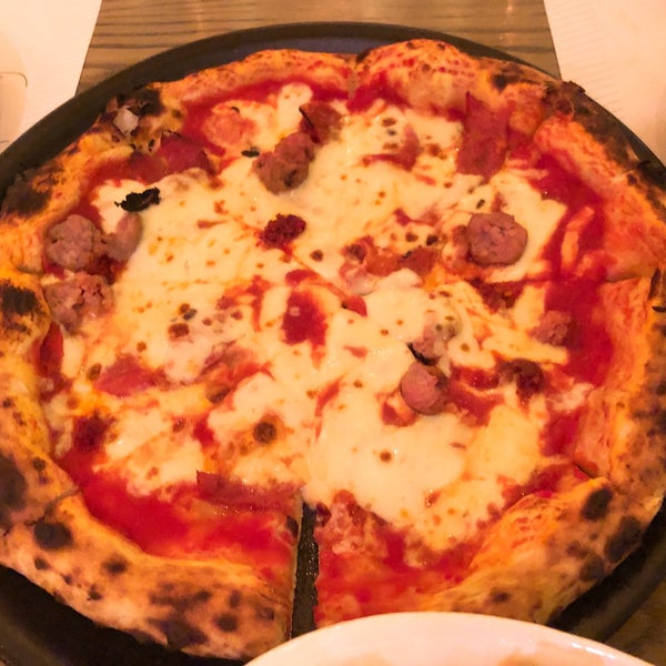 Foto diambil di Namo Pizzeria &amp; Italian Restaurant oleh Hiroshi E. pada 7/21/2018