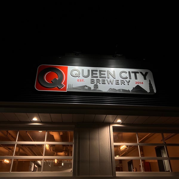 Photo taken at Queen City Brewery by Erik G. on 10/8/2022