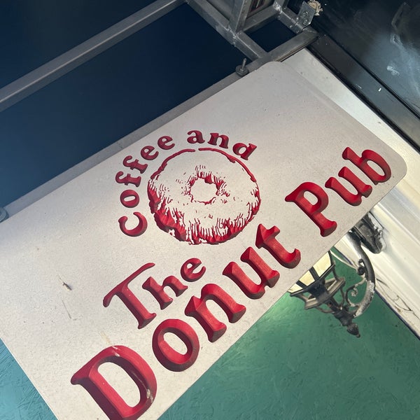 3/30/2022 tarihinde Erik G.ziyaretçi tarafından The Donut Pub'de çekilen fotoğraf