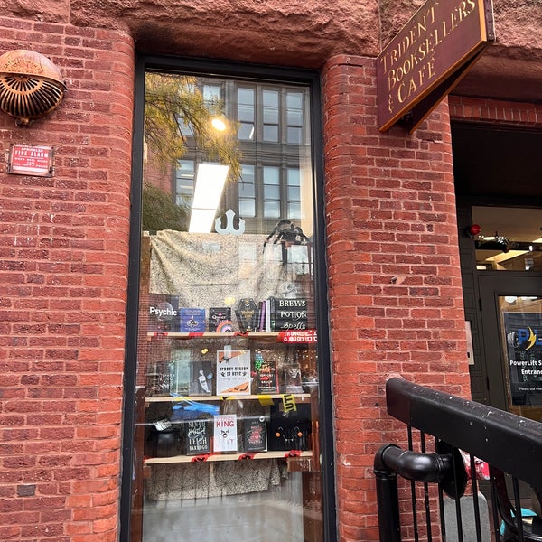 10/10/2022 tarihinde Erik G.ziyaretçi tarafından Trident Booksellers &amp; Cafe'de çekilen fotoğraf