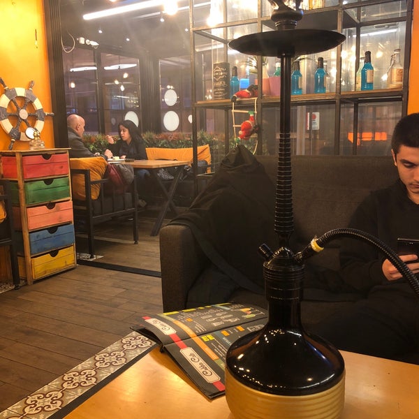 3/30/2018 tarihinde Turkay C.ziyaretçi tarafından Cubba Cafe Nargile'de çekilen fotoğraf