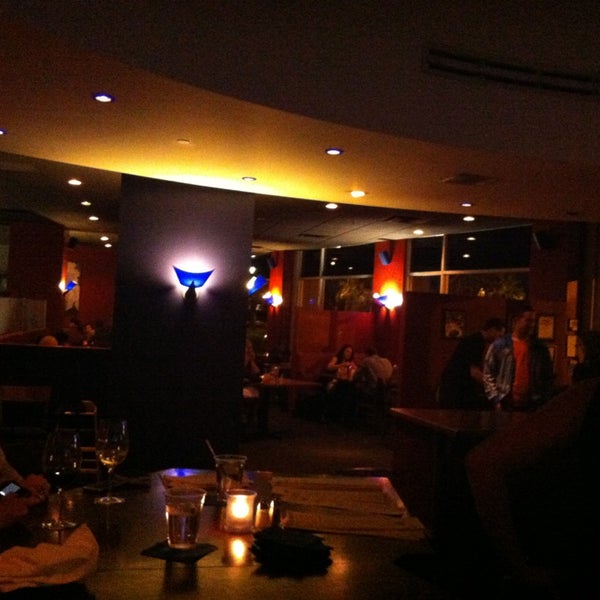 Foto diambil di Portland&#39;s Restaurant &amp; Wine Bar oleh Ben Z. pada 2/14/2013