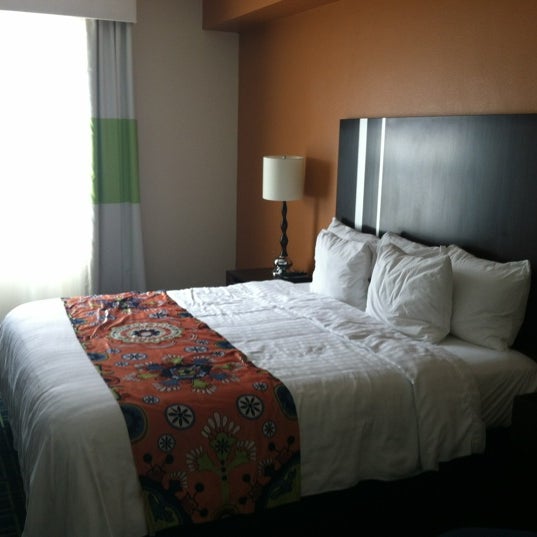 Photo prise au Fairfield Inn &amp; Suites by Marriott San Diego Old Town par Ben Z. le10/19/2012