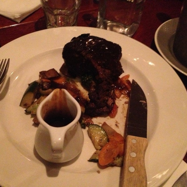 Foto diambil di Copperwood Restaurant oleh 🅱eNNy ♋. pada 3/9/2013