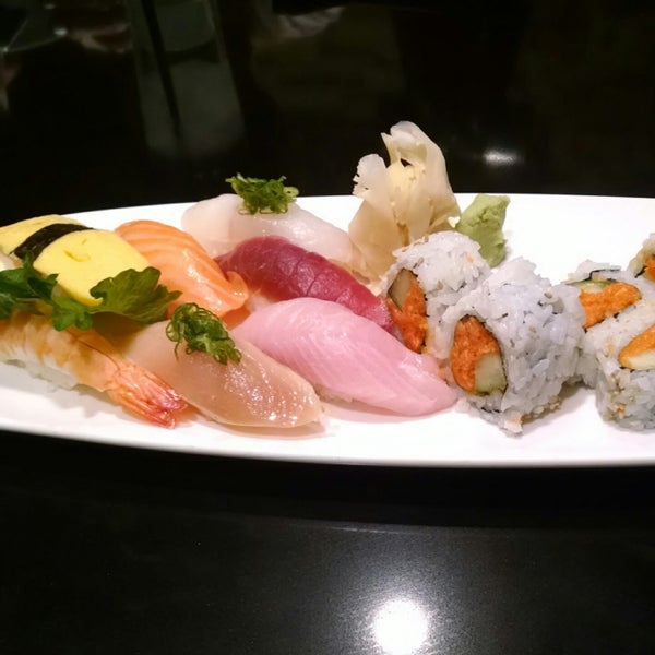 Снимок сделан в Zenshin Asian Restaurant пользователем Jason K. 11/7/2014