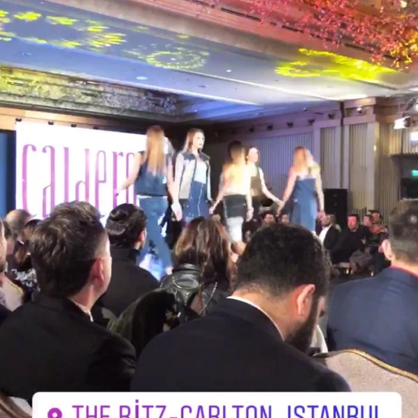 Foto tomada en The Ritz-Carlton Bleu Lounge &amp; Grill  por Yalcin .. el 11/18/2018
