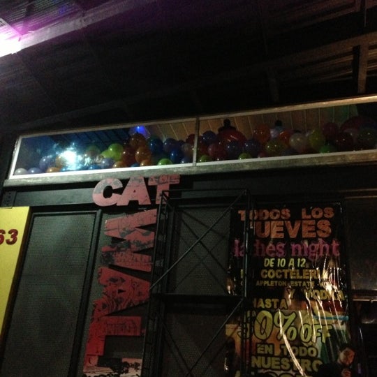 12/1/2012 tarihinde Claudio V.ziyaretçi tarafından Catwalk Condesa'de çekilen fotoğraf