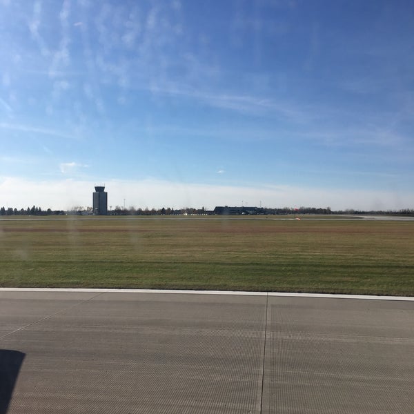 10/24/2016 tarihinde MJ M.ziyaretçi tarafından Fargo Hector International Airport (FAR)'de çekilen fotoğraf