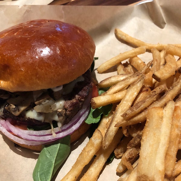 Photo taken at BJ&#39;s Restaurant &amp; Brewhouse by Wally P. on 7/17/2019