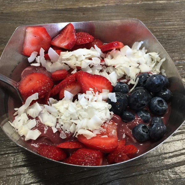Photo taken at Vitality Bowls by Charlotte S. on 7/31/2015