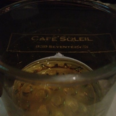 รูปภาพถ่ายที่ Cafe Soleil โดย Eugene M. เมื่อ 11/26/2012
