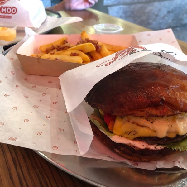 Photo taken at Moo Moo Burgers by Alexander A. on 9/15/2019