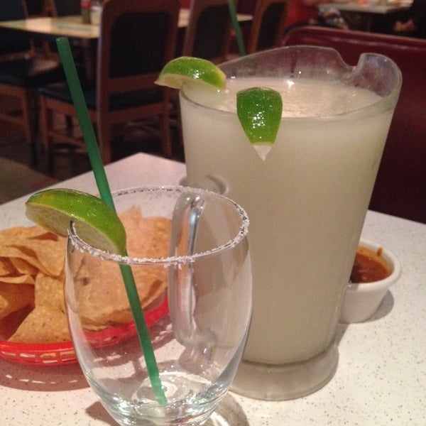 Foto tirada no(a) Tequila Lopez Mexican Restaurant por Olivia A. em 9/27/2013