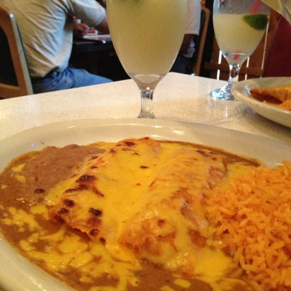 Foto tirada no(a) Tequila Lopez Mexican Restaurant por Olivia A. em 6/17/2013