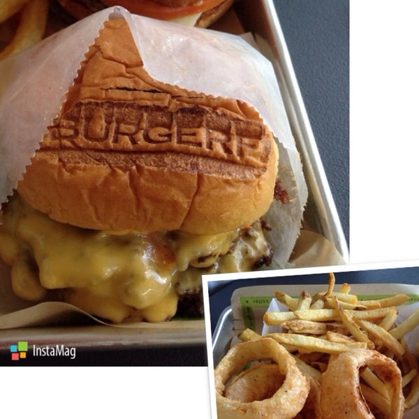 รูปภาพถ่ายที่ BurgerFi โดย Belle M. เมื่อ 3/21/2014
