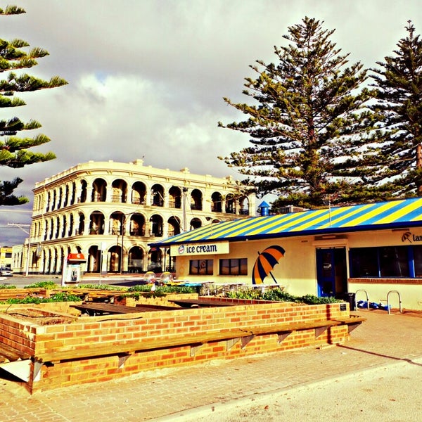Largs Bay Neighborhood in Adelaide