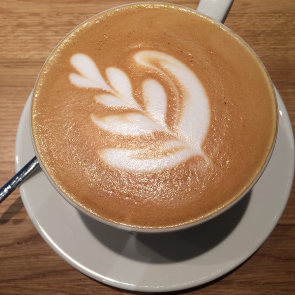 Маленькую капучино можно. Капучино классический. Шоколадница бариста. Кафе дон капучино. Как выглядит капучино маленький вкусно и точка.