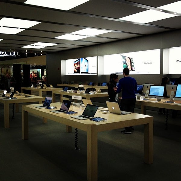 Apple Carrefour Laval Chomedey'de Elektronik Mağazası'da fotoğraflar