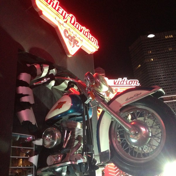 5/3/2013 tarihinde Alyona T.ziyaretçi tarafından Vegas Ink'de çekilen fotoğraf
