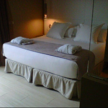 Das Foto wurde bei Hotel Grums Barcelona von Erica S. am 7/30/2011 aufgenommen