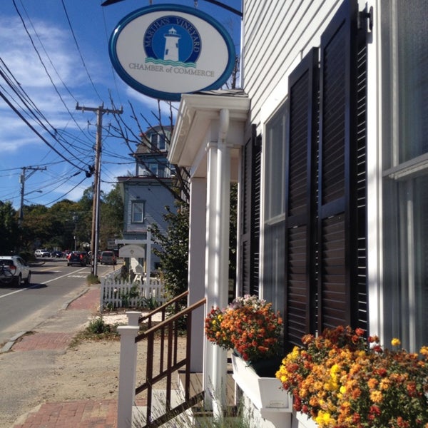 Martha's Vineyard Chamber of Commerce Tourist Information and Service