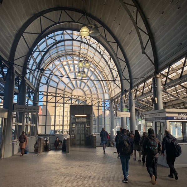 Photos à MBTA Ruggles Station Station de métro à Boston