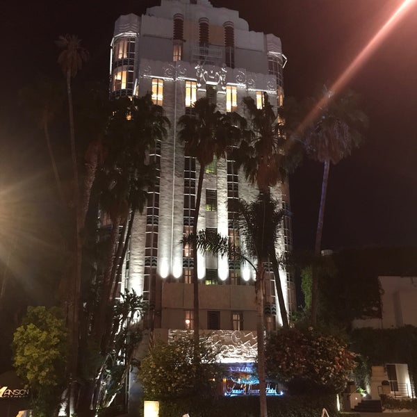 Foto scattata a Sunset Tower Hotel da Kevin V. il 5/14/2018