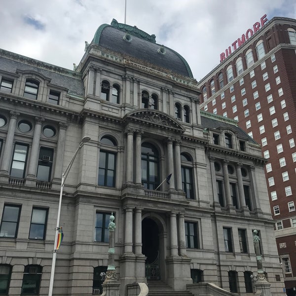 Foto tirada no(a) Providence City Hall por Kevin V. em 6/24/2018