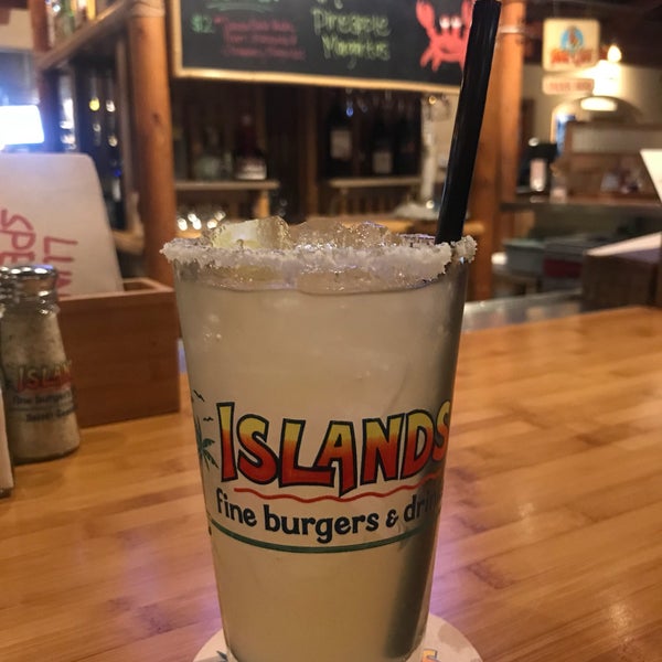 Foto tomada en Islands Restaurant  por Kevin V. el 5/17/2018